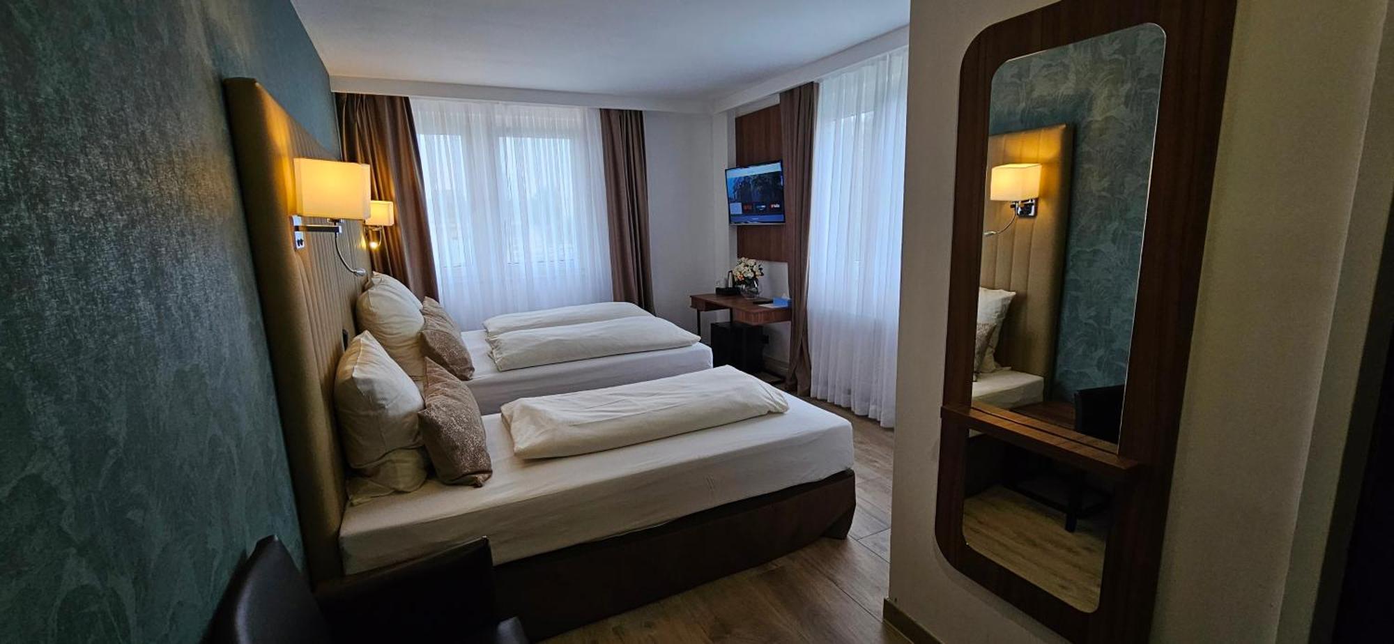 Triple Room,1597760823:JPEG