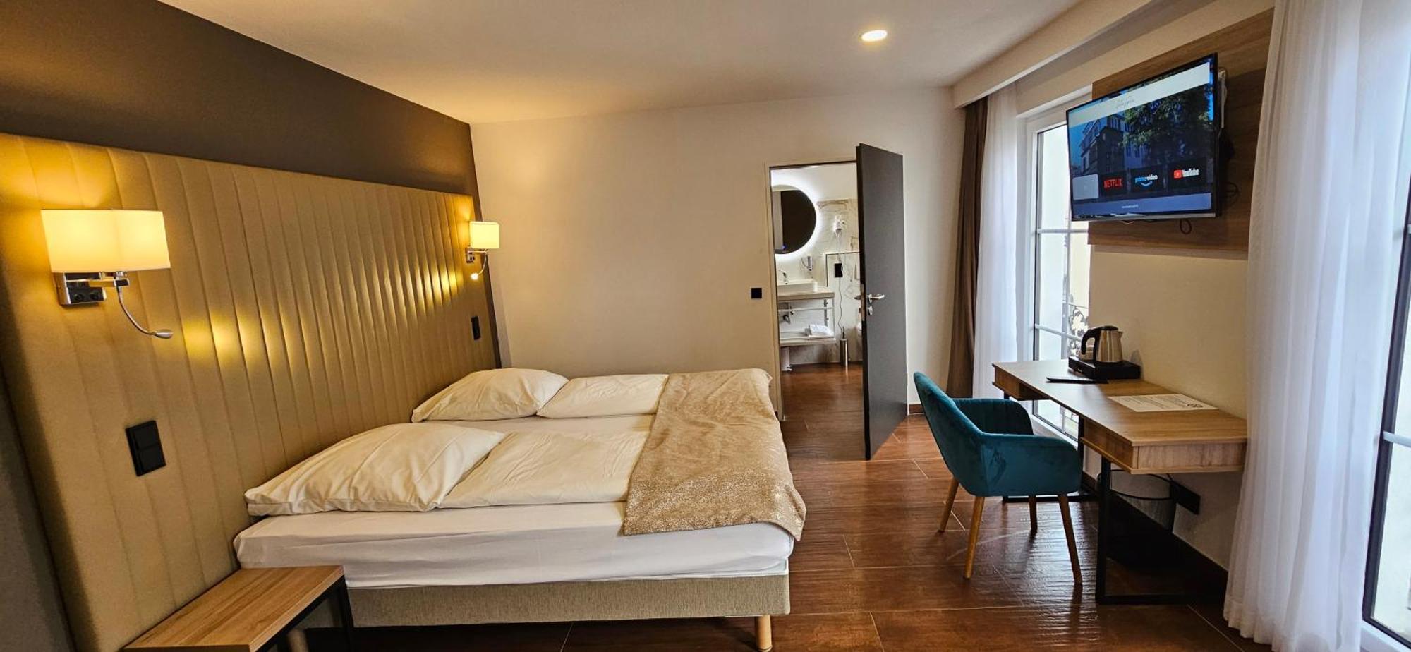 Double Room,1597760772:JPEG
